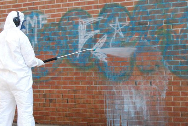 How-does-a-cleaning-company-remove-graffiti